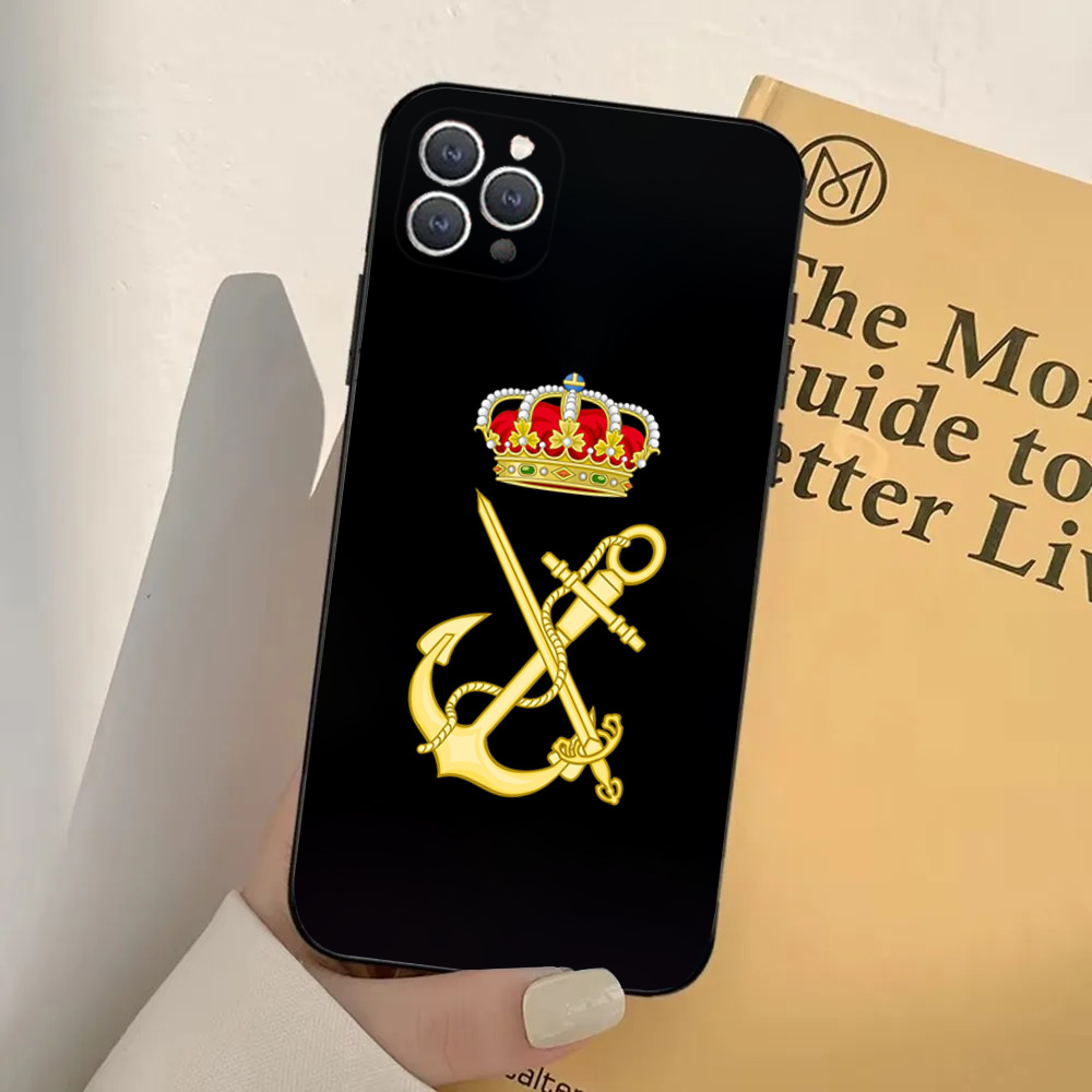 Coque iPhone Noire avec Ancre et Couronne Dorée