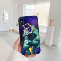 Coque iPhone 15 Plus Personnage Fortnite Casque Lapin Vert et Violet