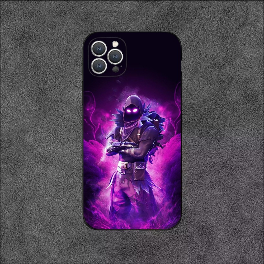 Coque iPhone 16 Pro Max Fortnite Personnage Corbeau Violet