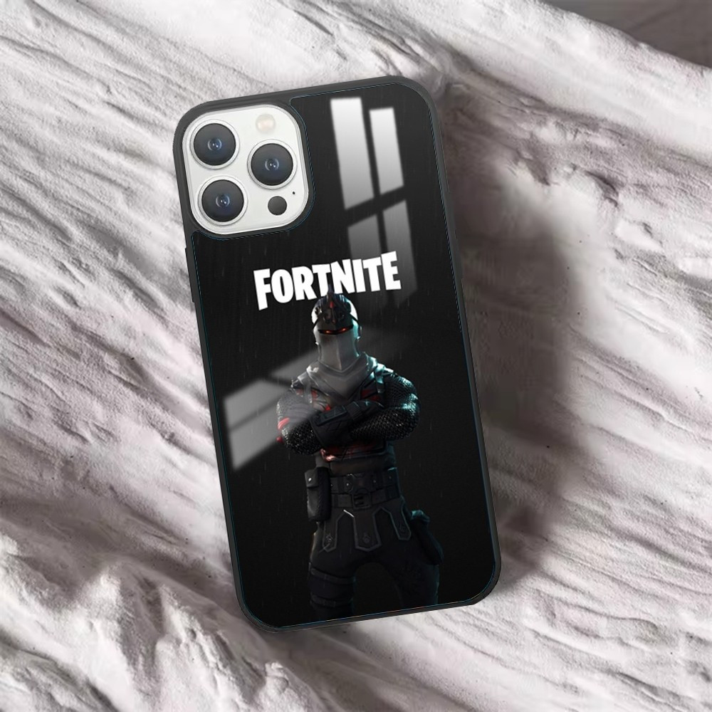 Coque iPhone 14 Pro Max Fortnite Chevalier Noir